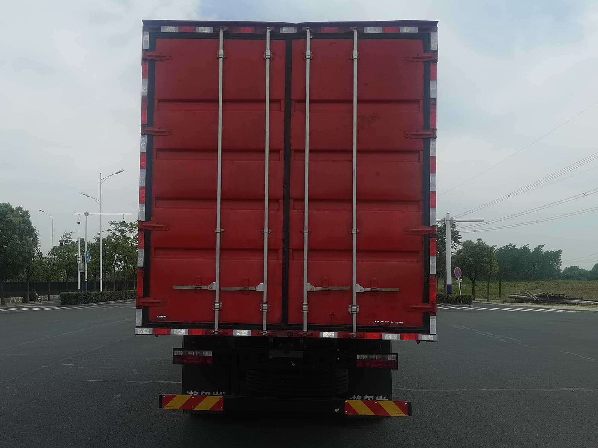 江淮牌HFC5186XXYEV03純電動(dòng)廂式運(yùn)輸車公告圖片