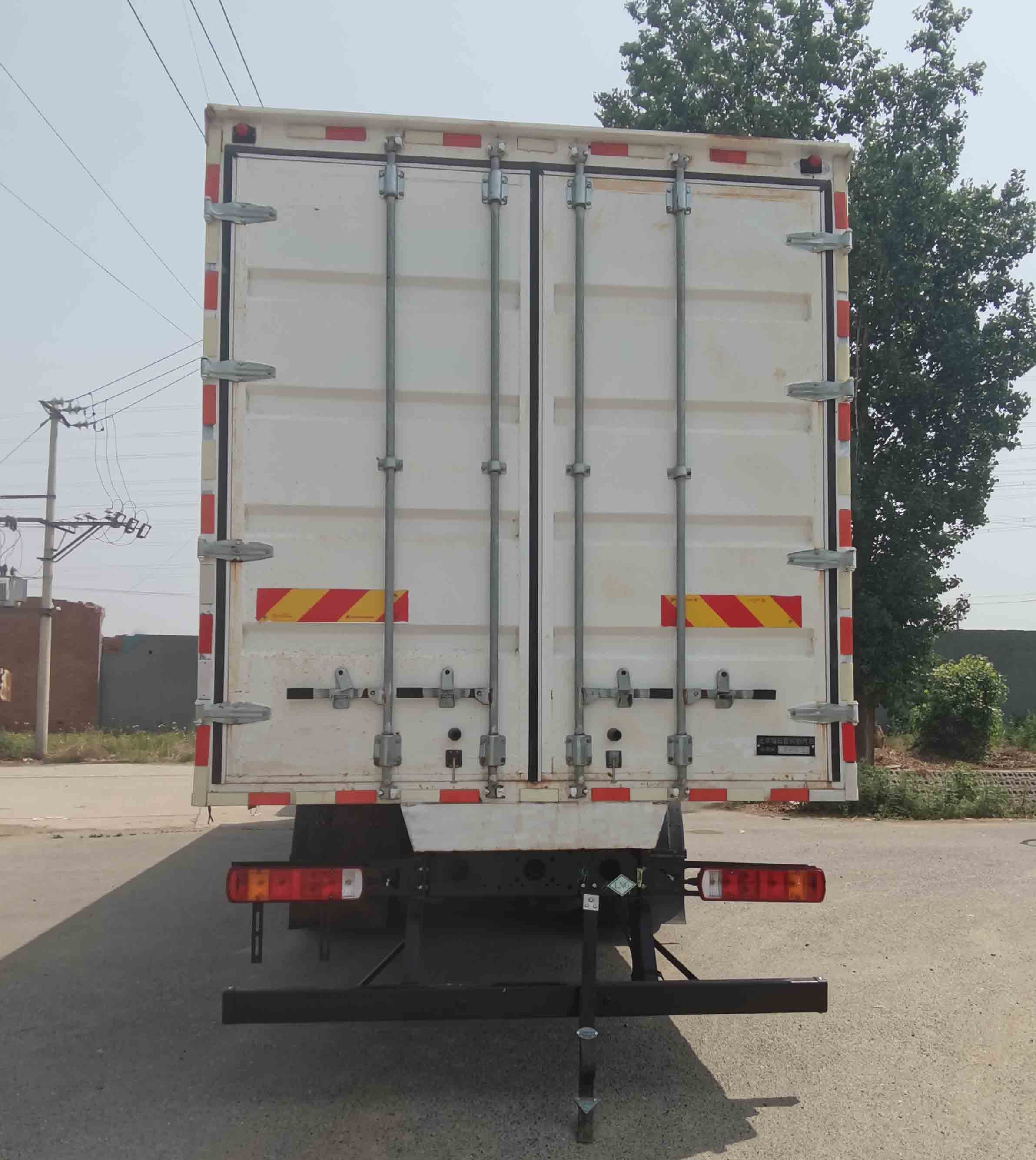 歐曼牌BJ5251XXYL6HPS-02廂式運(yùn)輸車公告圖片