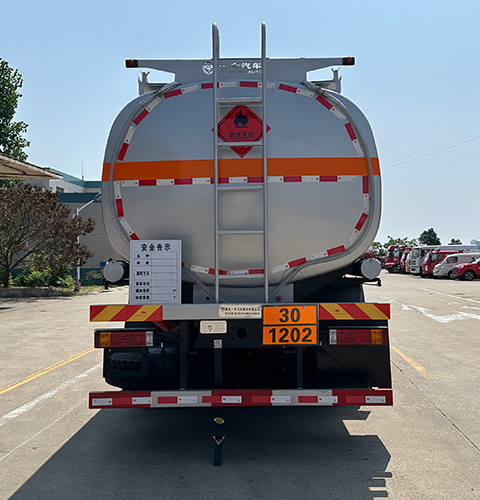 專(zhuān)致牌YZZ5323GYYSX6運(yùn)油車(chē)公告圖片