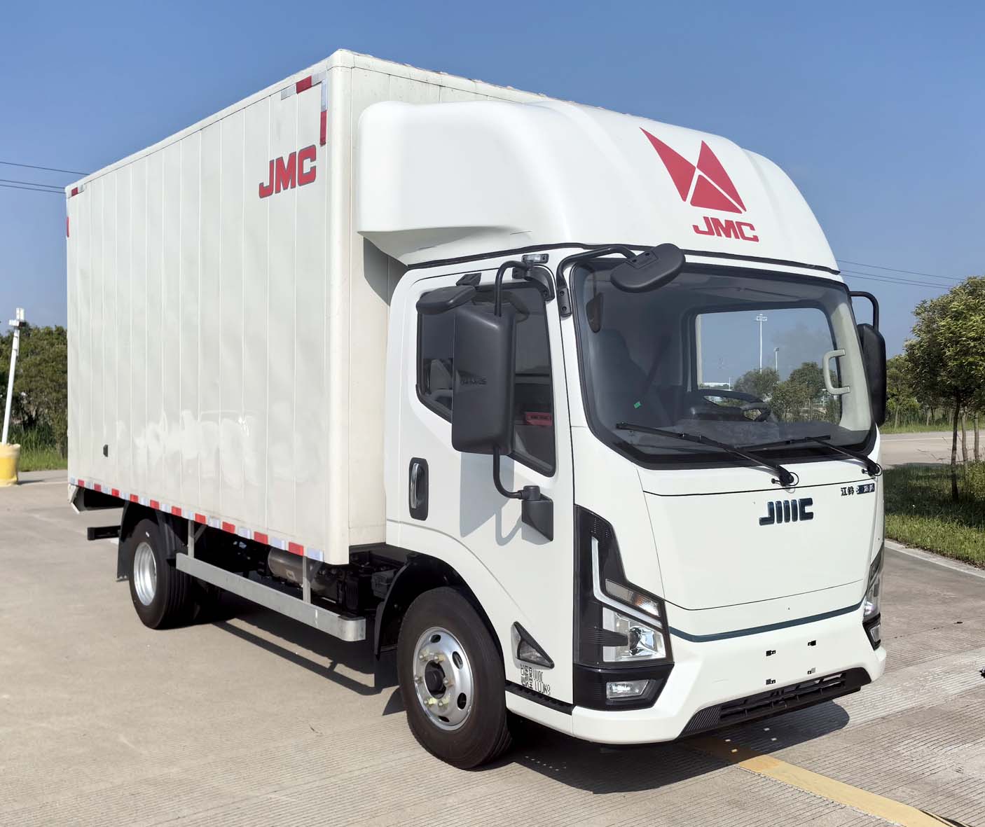 江鈴牌JX5044XXYTGG2BEV純電動(dòng)廂式運(yùn)輸車公告圖片