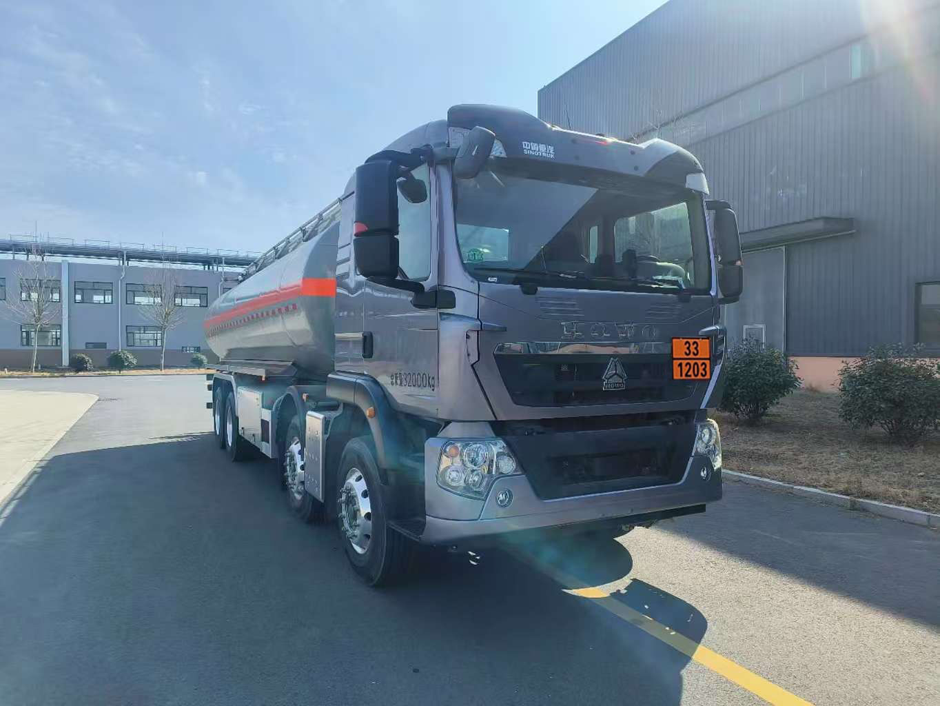 亞特重工牌HNV5320GYY30運(yùn)油車公告圖片