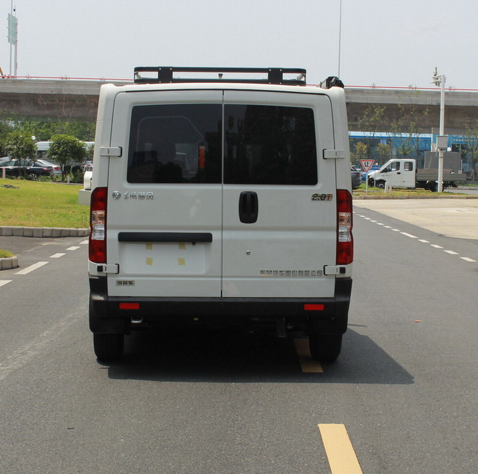 東風(fēng)牌EQ5040TSY宿營車公告圖片