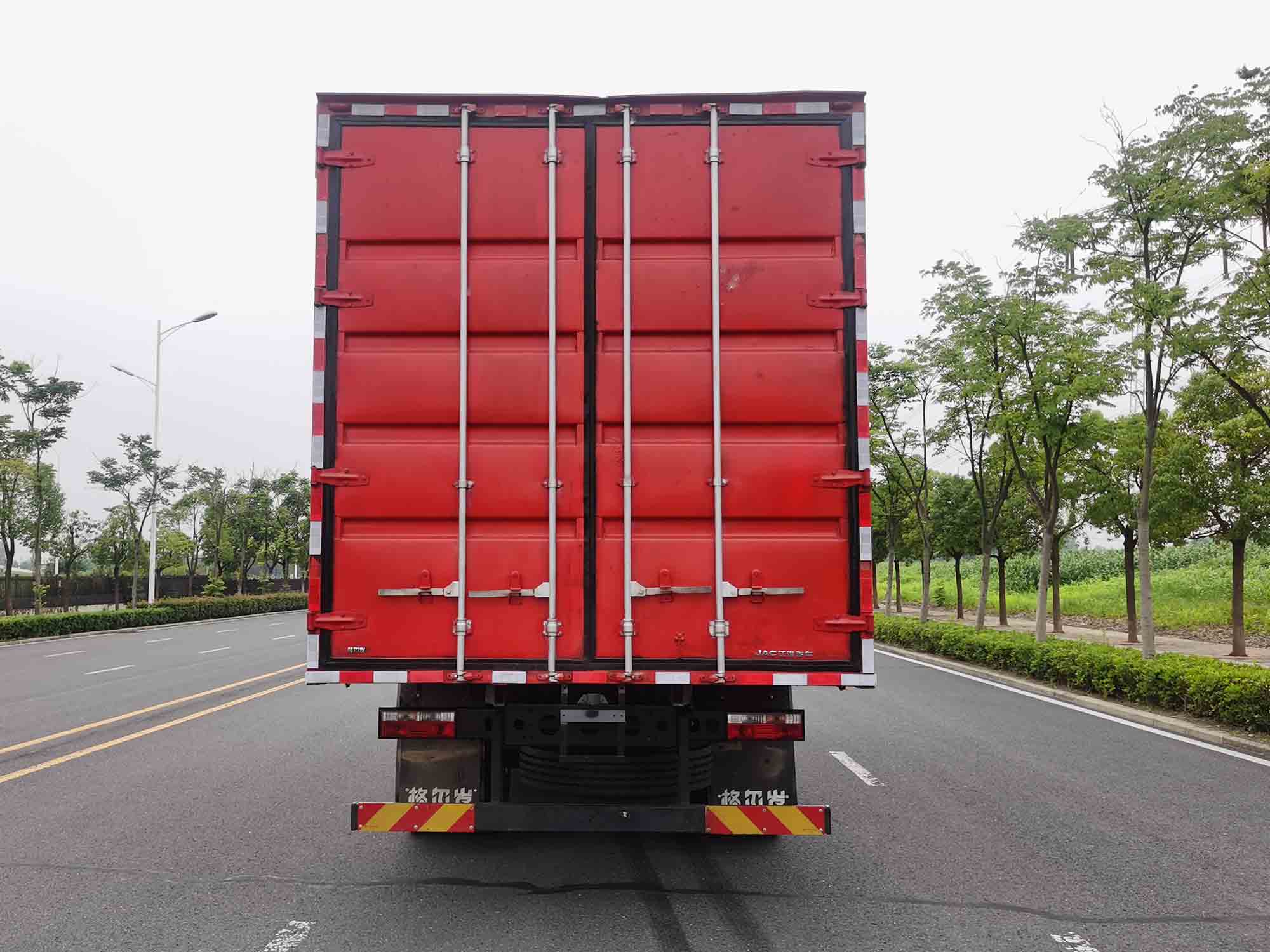 江淮牌HFC5186XXYEV04純電動(dòng)廂式運(yùn)輸車公告圖片