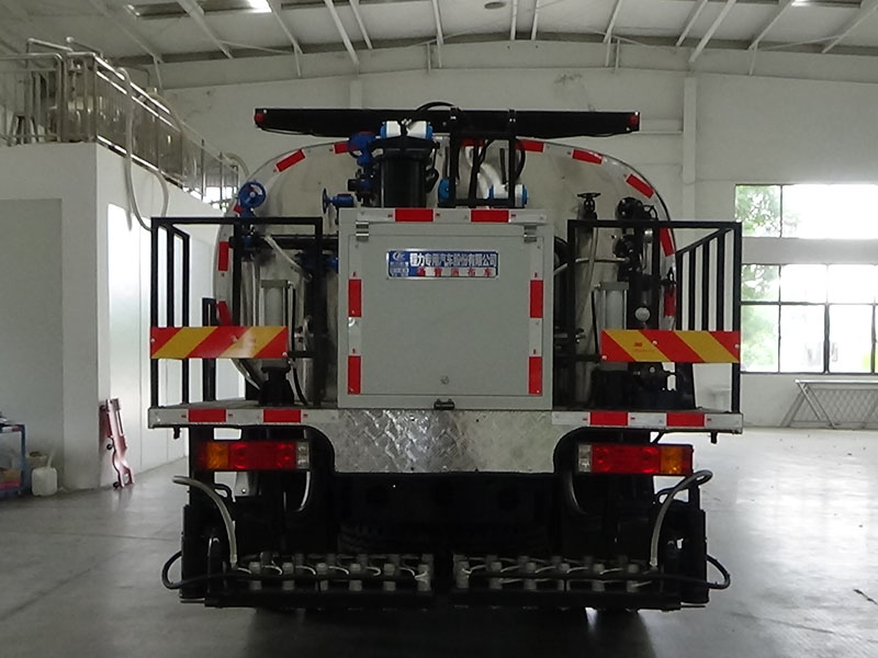 程力威牌CLW5162GLQALY瀝青灑布車公告圖片