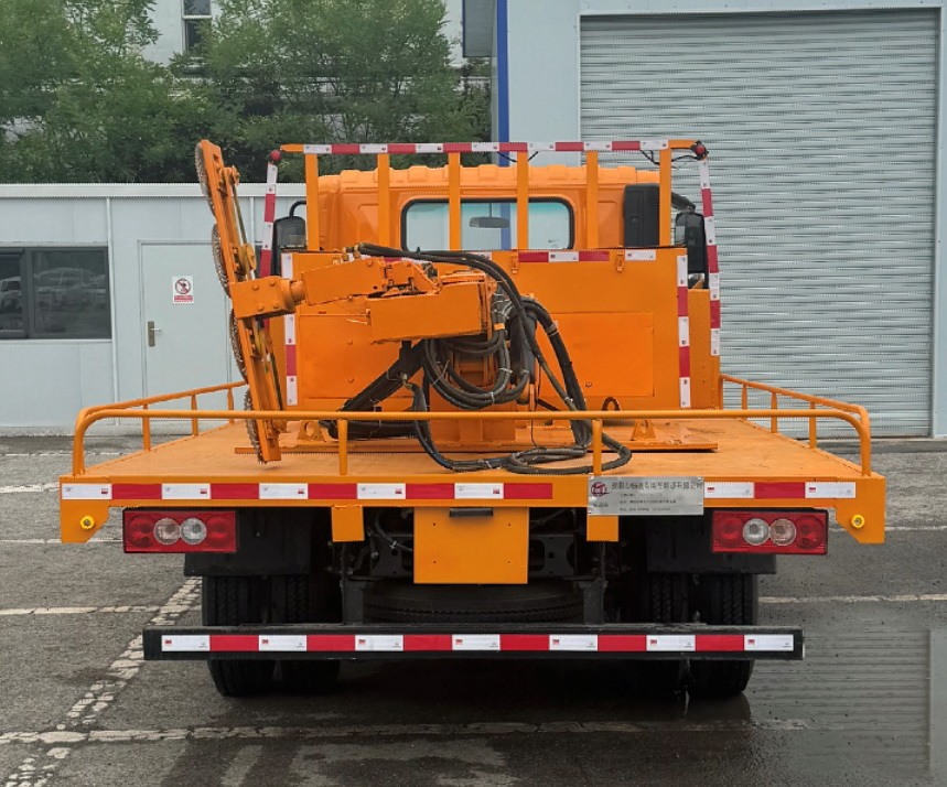 暢通路牌NXZ5048TYH-FT綠化綜合養(yǎng)護(hù)車公告圖片