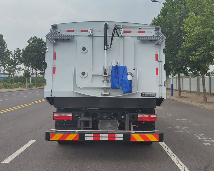 中植汽車(chē)牌CDL5180TXSDFBEV純電動(dòng)洗掃車(chē)公告圖片