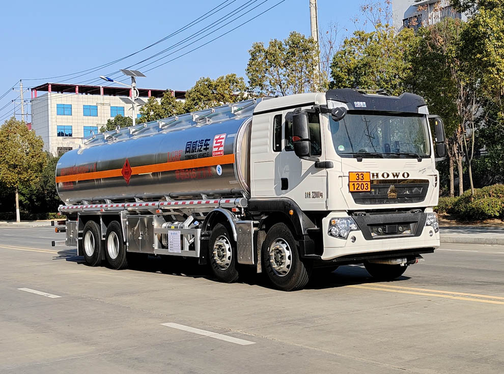 專威牌HTW5320GYYL6ZZQ鋁合金運(yùn)油車公告圖片