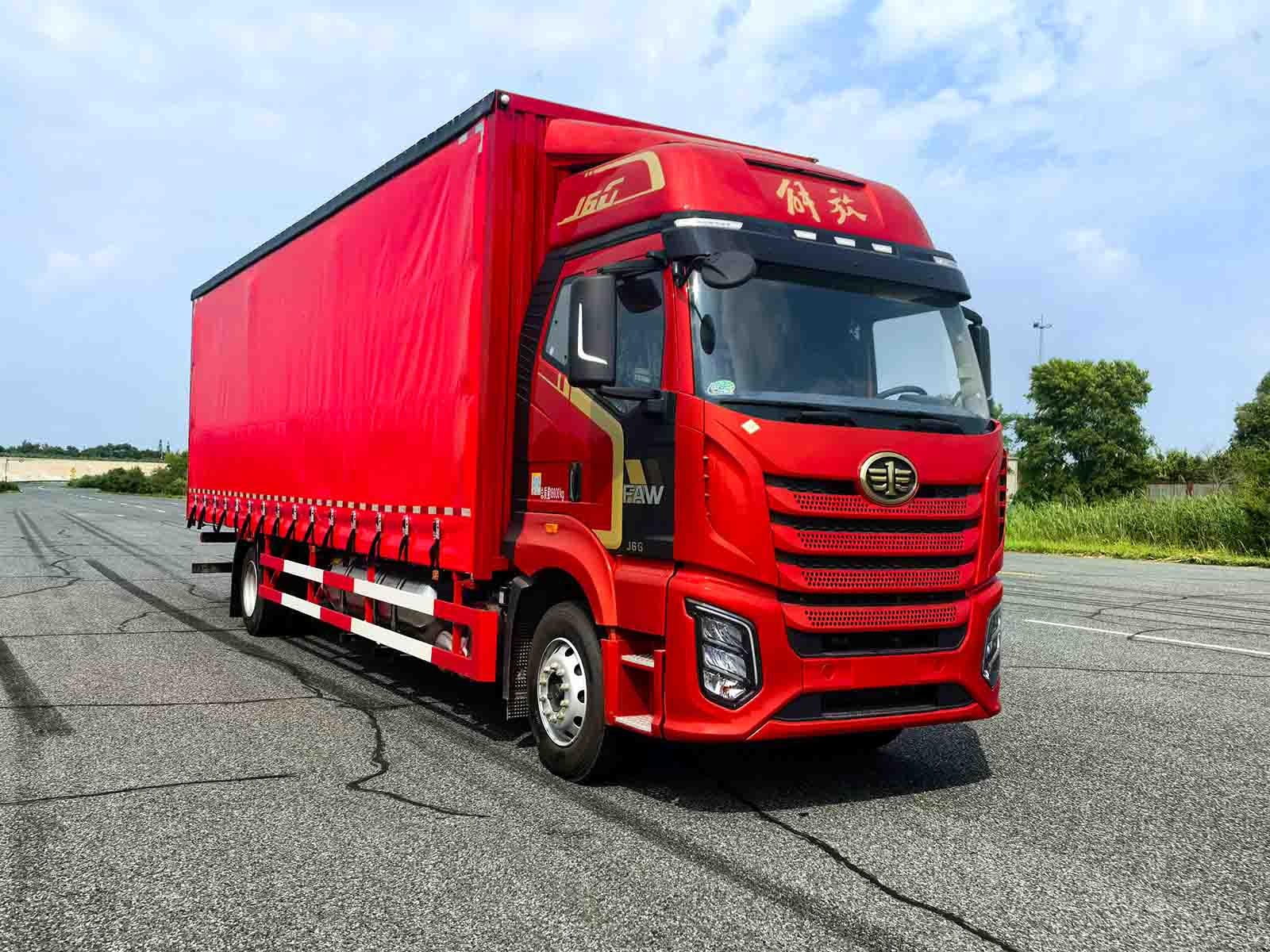 解放牌CA5180XXYP62M2L5A9E6廂式運(yùn)輸車公告圖片