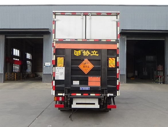 程力威牌CLW5042XYNCDP煙花爆竹專用運輸車公告圖片