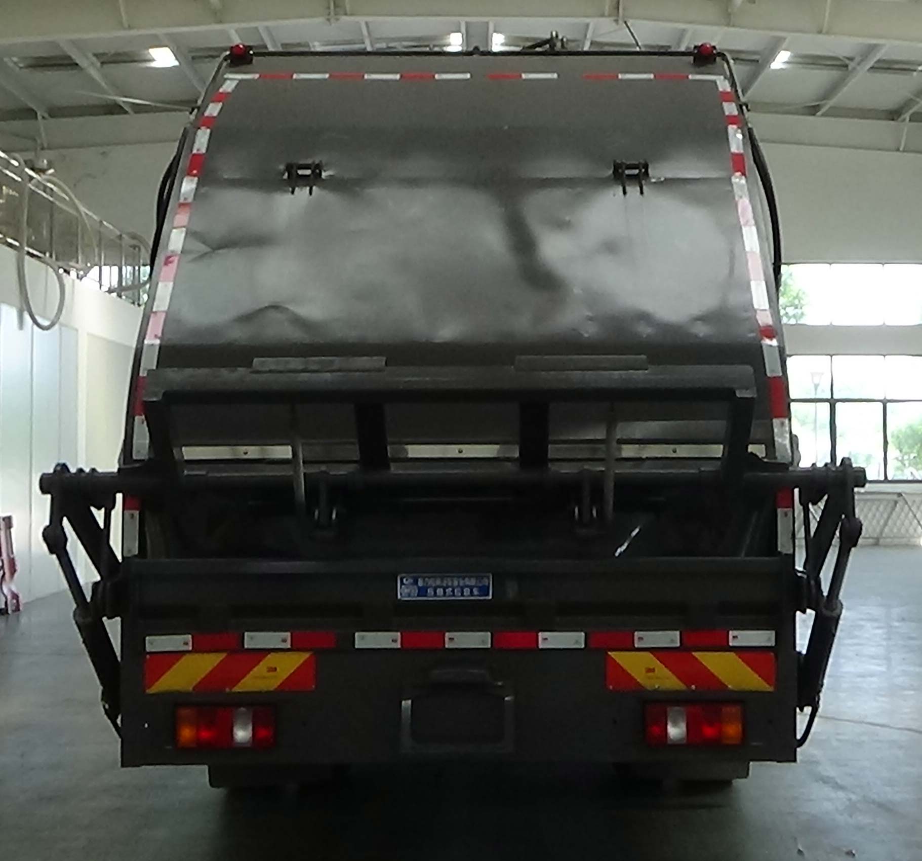 程力威牌CLW5188ZYS6WL壓縮式垃圾車公告圖片