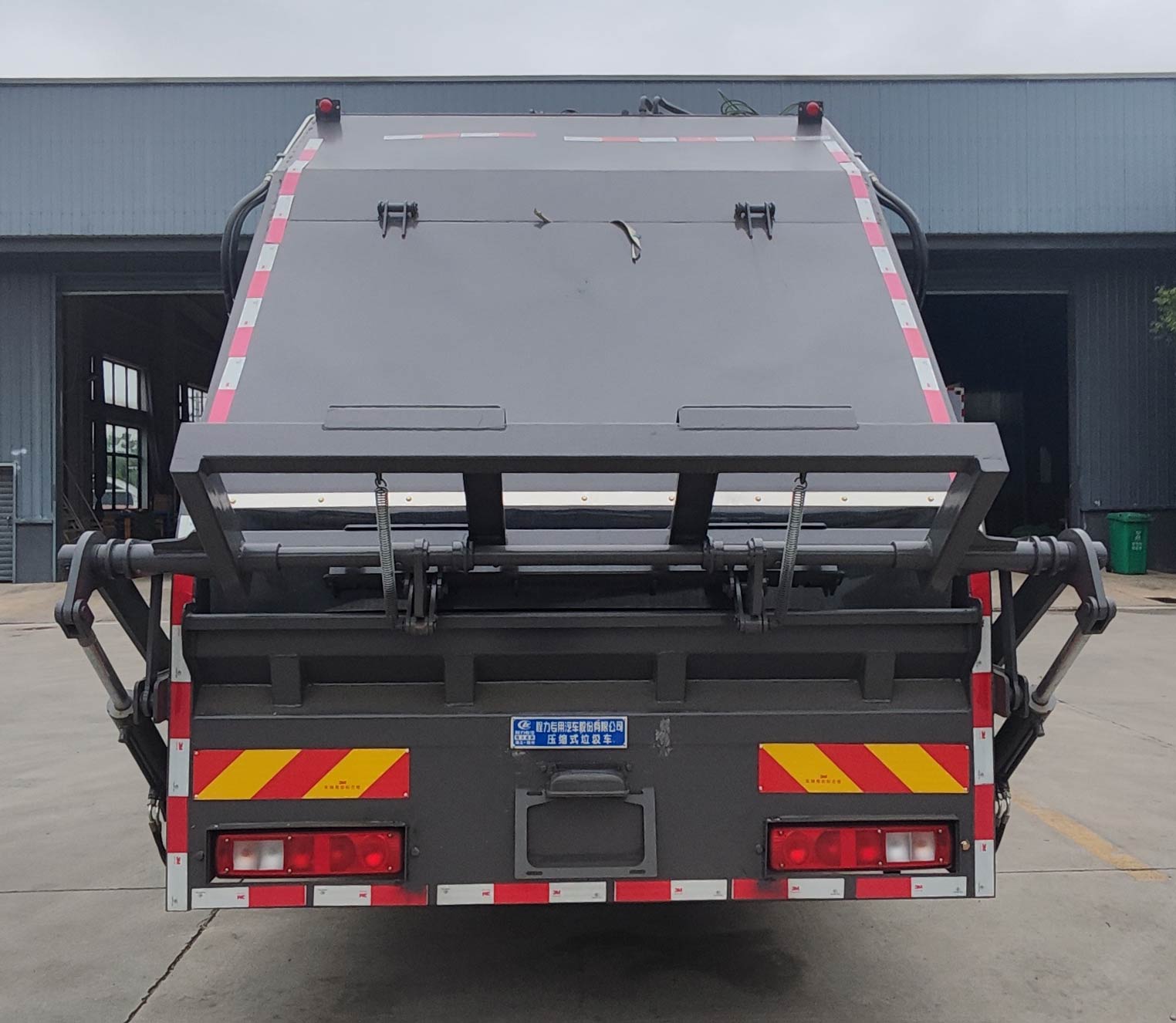 程力威牌CLW5186ZYS6WL壓縮式垃圾車公告圖片