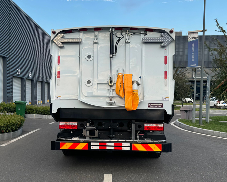 三泰牌DST5180TXSDFBEV純電動(dòng)洗掃車公告圖片