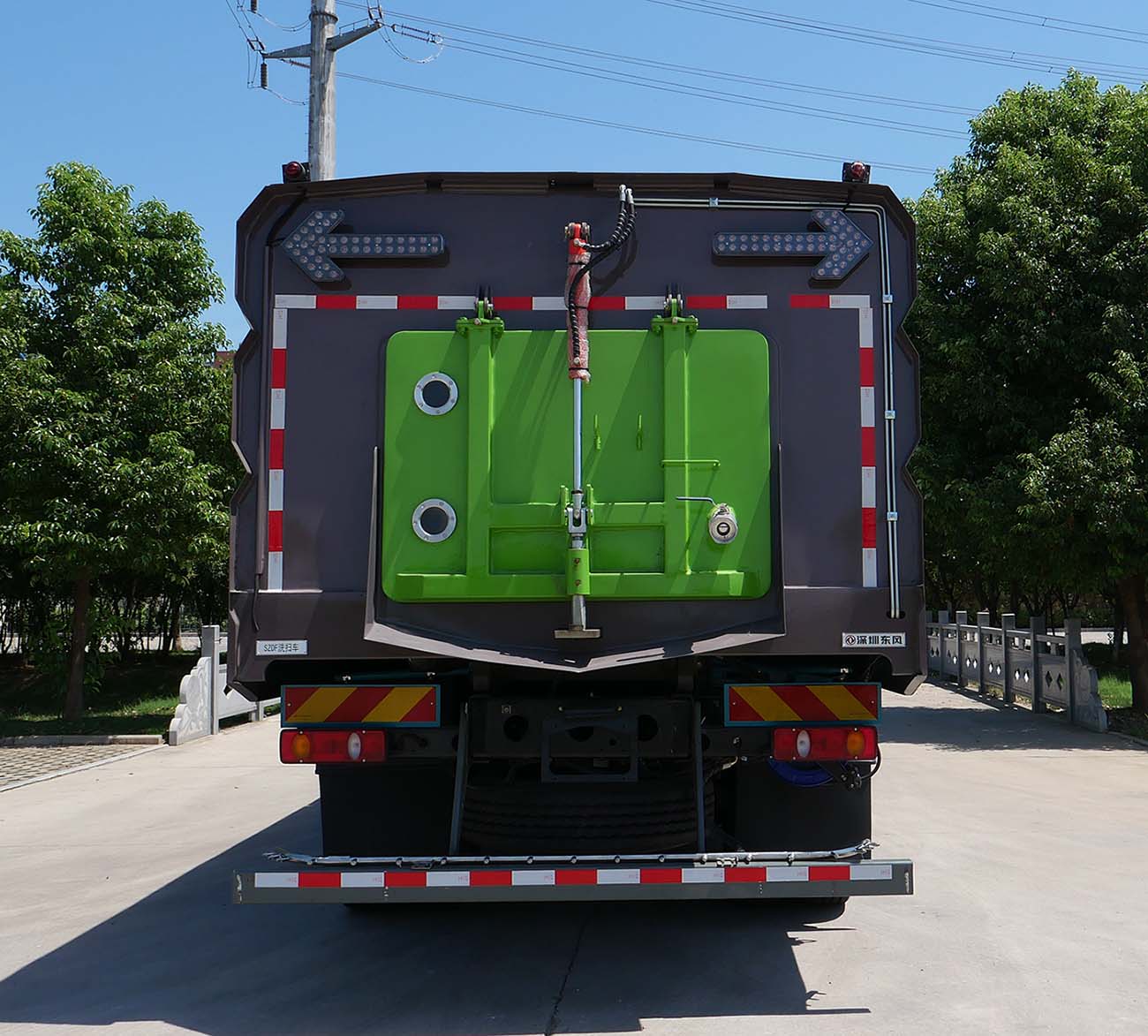 東風(fēng)牌EQ5180TXSSDF6洗掃車公告圖片