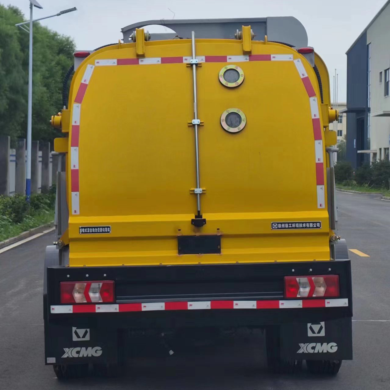 徐工牌XGH5120TCAHPHEV插電式混合動(dòng)力餐廚垃圾車公告圖片