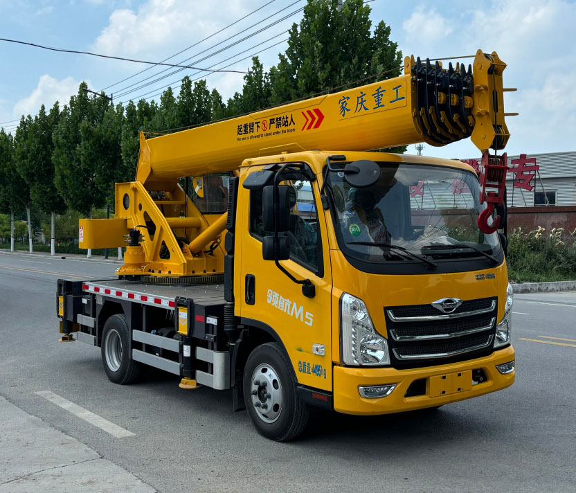 魯濟家慶牌LFV5040JQZBJ6汽車起重機公告圖片