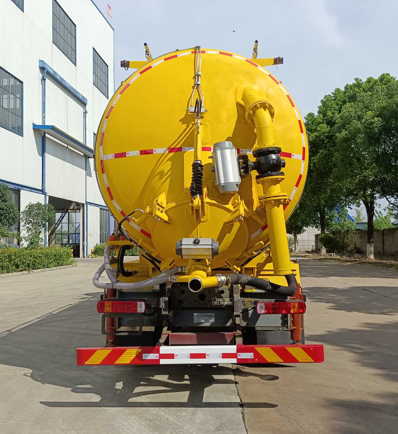 齊星牌QXC5317GXYZ6吸引壓送車(chē)公告圖片