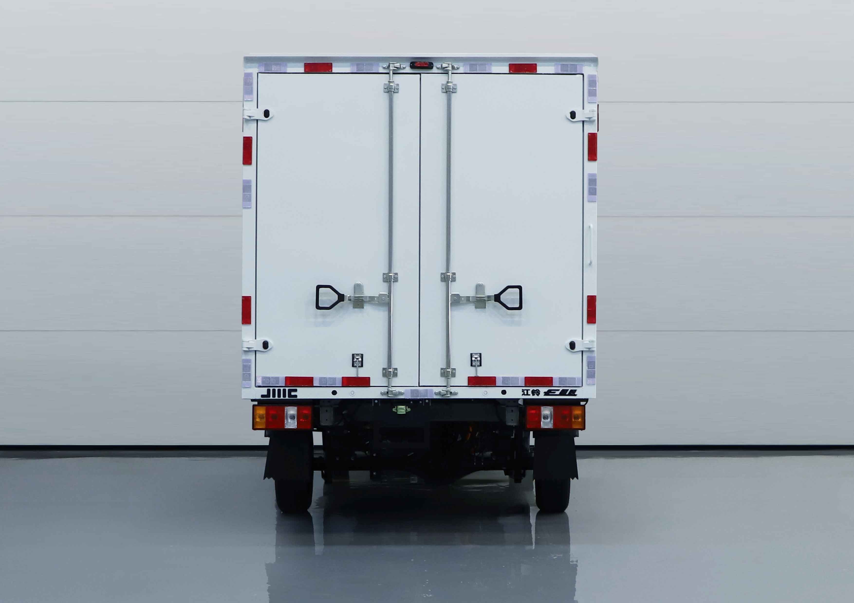 江鈴牌JX5031XXYTGDBEV純電動(dòng)廂式運(yùn)輸車(chē)公告圖片