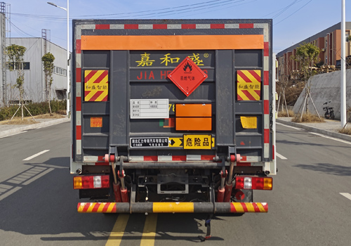 匯力威牌VVV5040TQPJXW6氣瓶運(yùn)輸車(chē)公告圖片