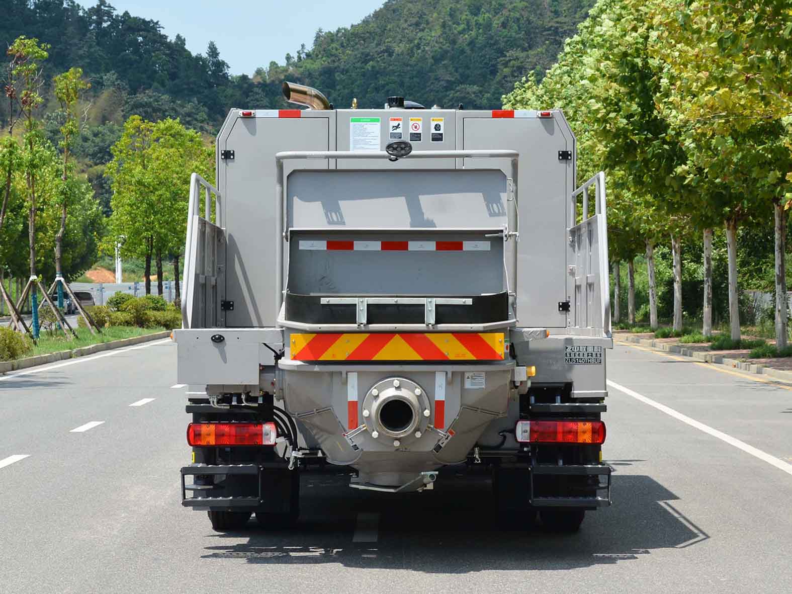 中聯(lián)牌ZLJ5140THBUF車載式混凝土泵車公告圖片