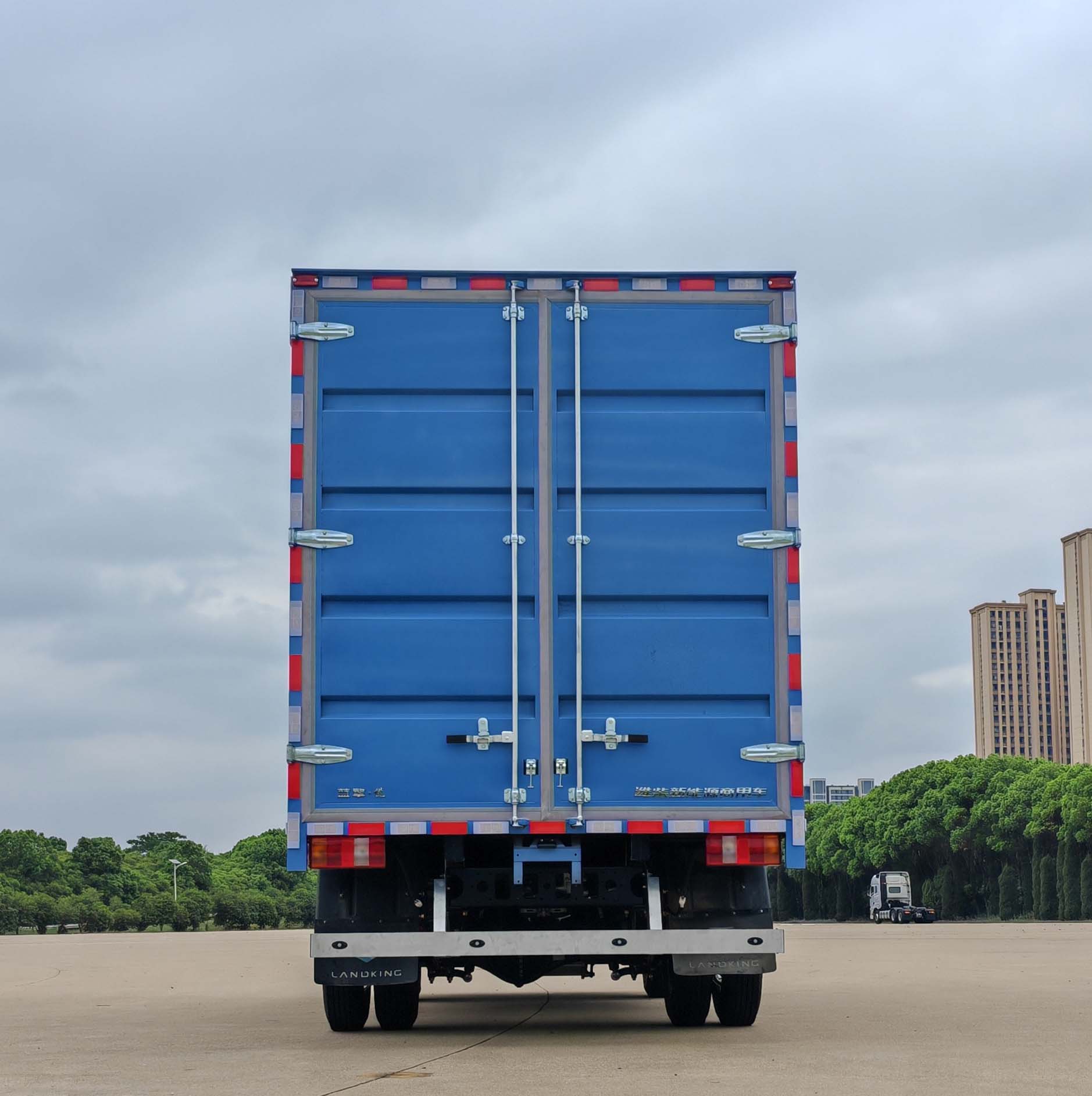 藍(lán)擎牌YTQ5042XXYMFEV341-LQ純電動廂式運(yùn)輸車公告圖片