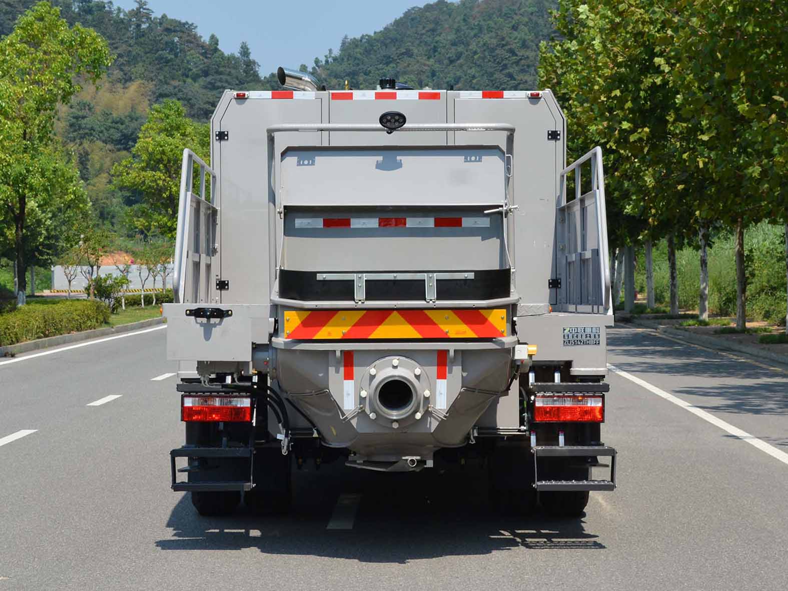 中聯(lián)牌ZLJ5142THBFF車載式混凝土泵車公告圖片