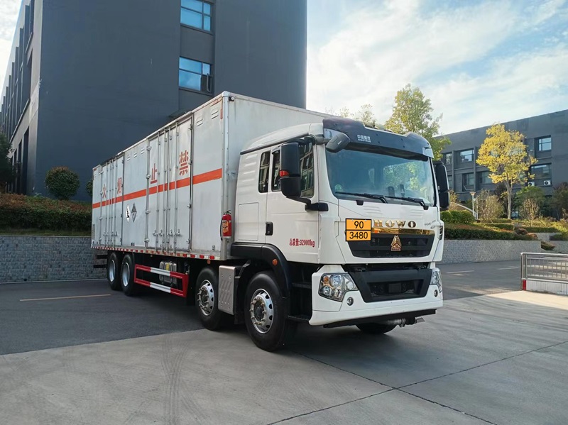 卡特利牌HTT5320XZWZZ6雜項(xiàng)危險(xiǎn)物品廂式運(yùn)輸車公告圖片