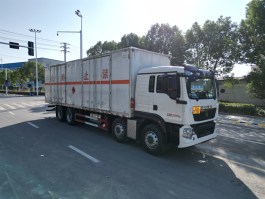 卡特利牌HTT5320XRYZZ6易燃液体厢式运输车