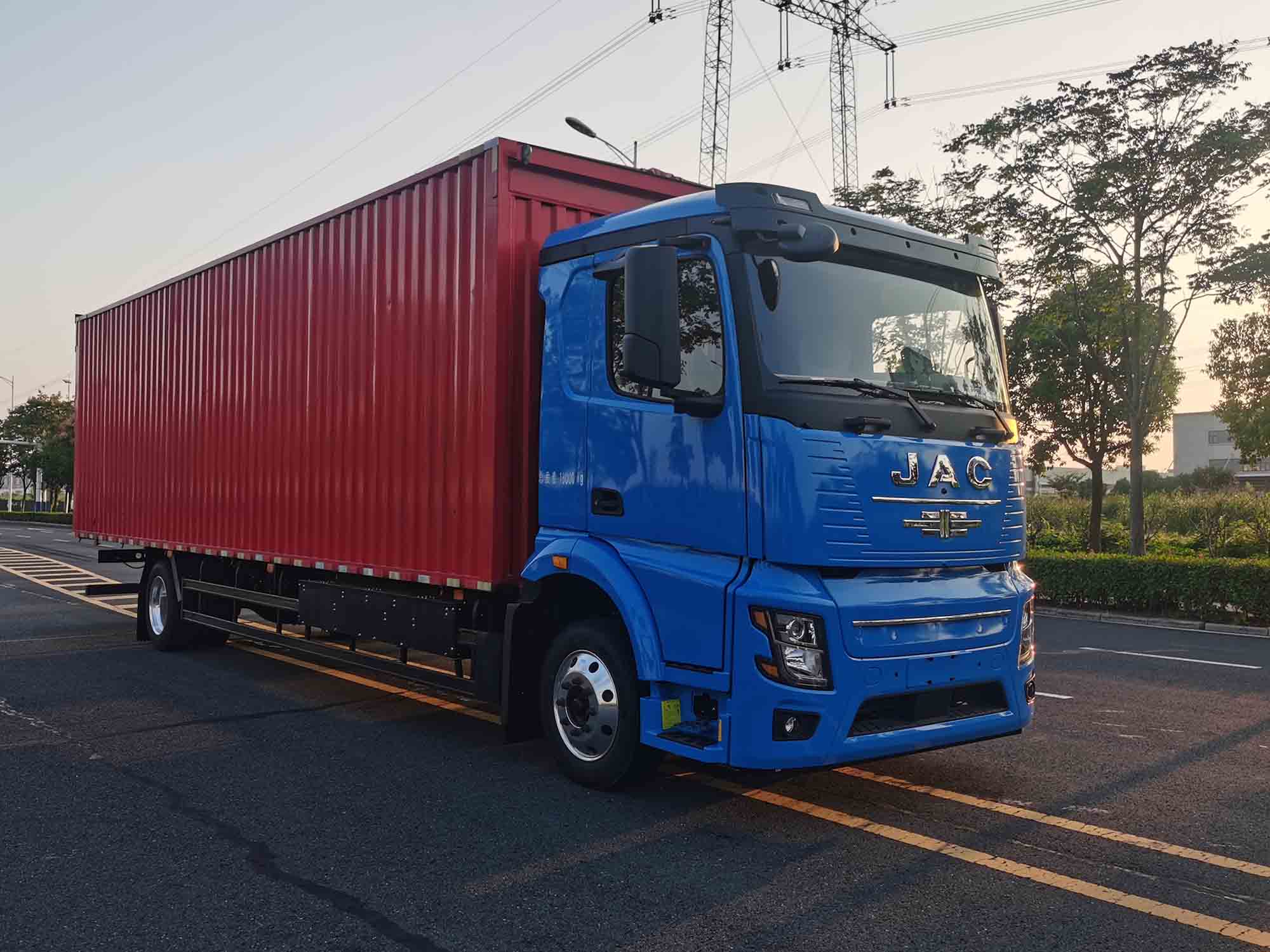 江淮牌HFC5184XYKEV02純電動(dòng)翼開啟廂式車公告圖片