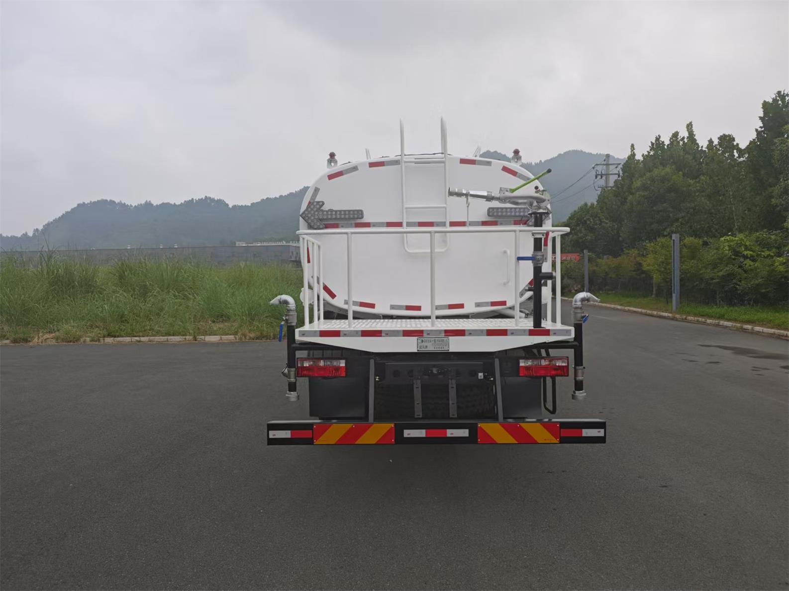 成風(fēng)牌HCS5180GPSSEQ6綠化噴灑車公告圖片