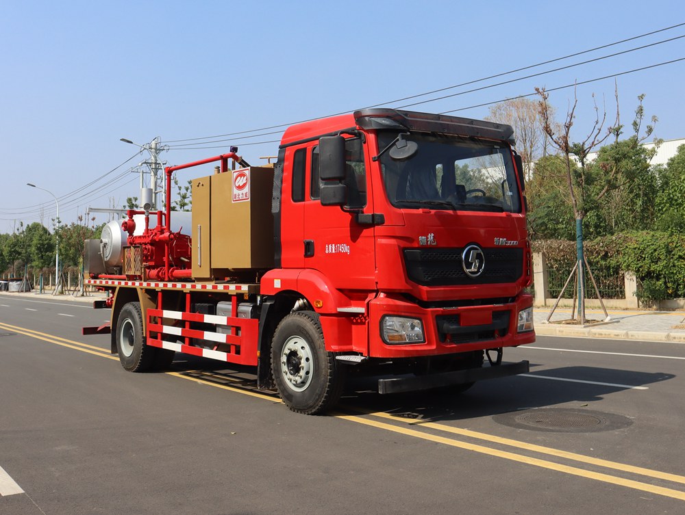中汽力威牌HLW5170TXLSX6洗井清蠟車