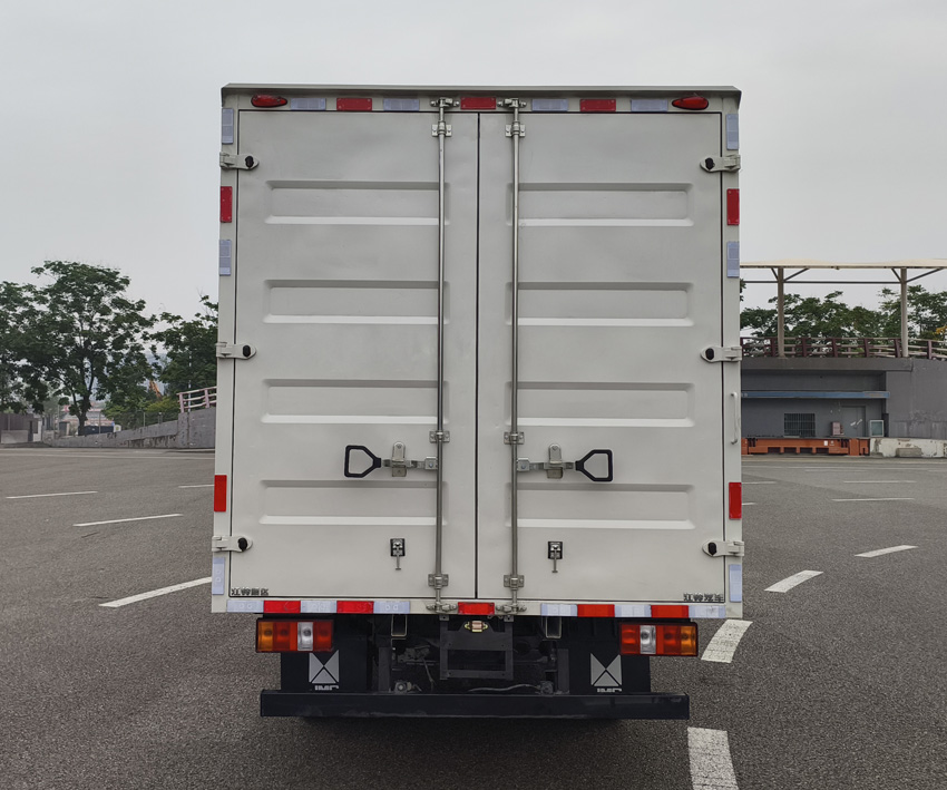 江鈴牌JX5041XXYTCN26廂式運(yùn)輸車公告圖片