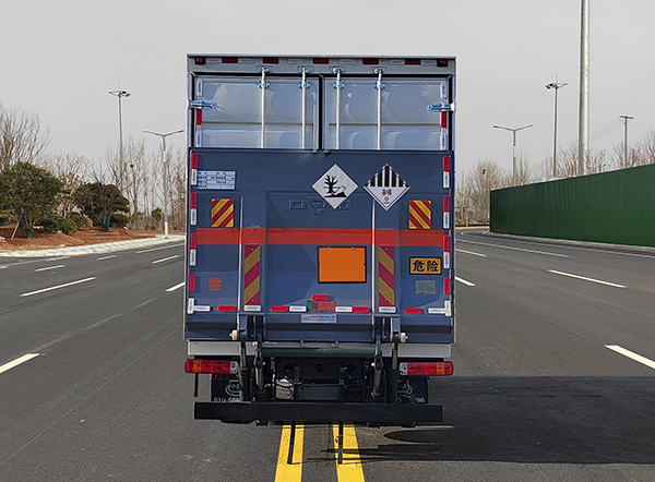 中燕牌BSZ5183XZWC6B雜項(xiàng)危險物品廂式運(yùn)輸車公告圖片