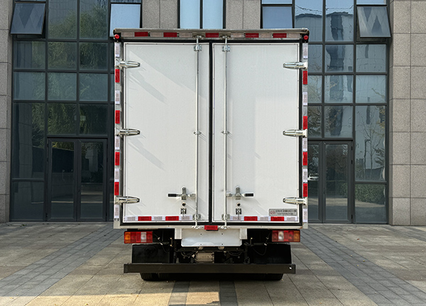 中燕牌BSZ5044TWCBEV純電動(dòng)污水處理車公告圖片