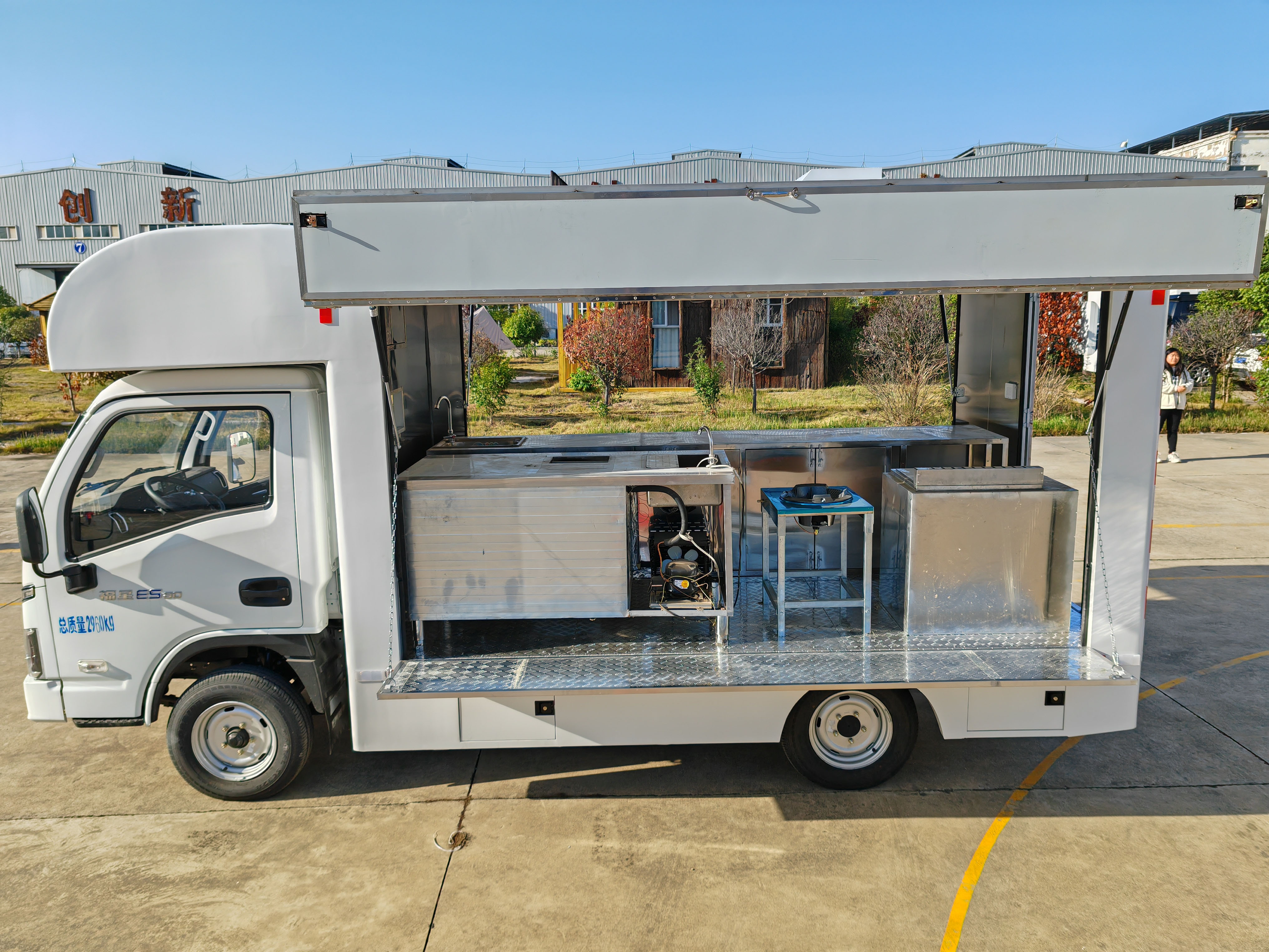 億多星牌WWW5030XCCSBEV純電動(dòng)餐車公告圖片