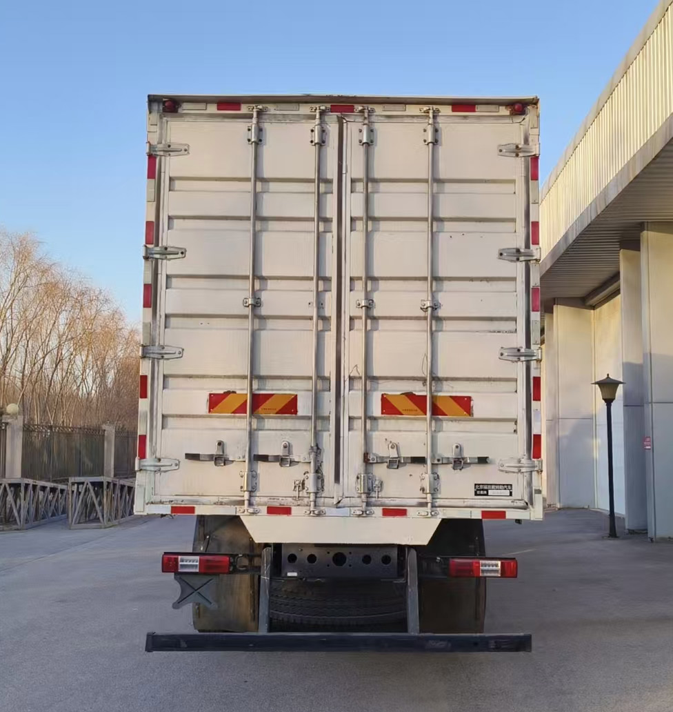 歐曼牌BJ5319XXYY6GRL-09廂式運(yùn)輸車公告圖片