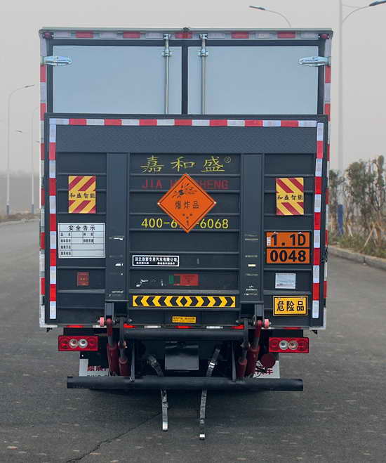 鼎宸騰興牌DCZ5098XQYBJ6爆破器材運(yùn)輸車公告圖片