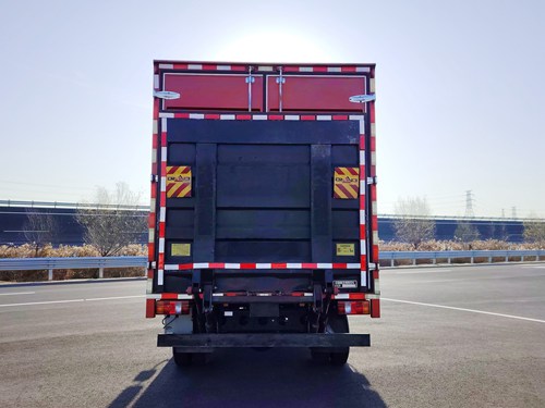 豪曼牌ZZ5048XXYG17FBD廂式運(yùn)輸車公告圖片