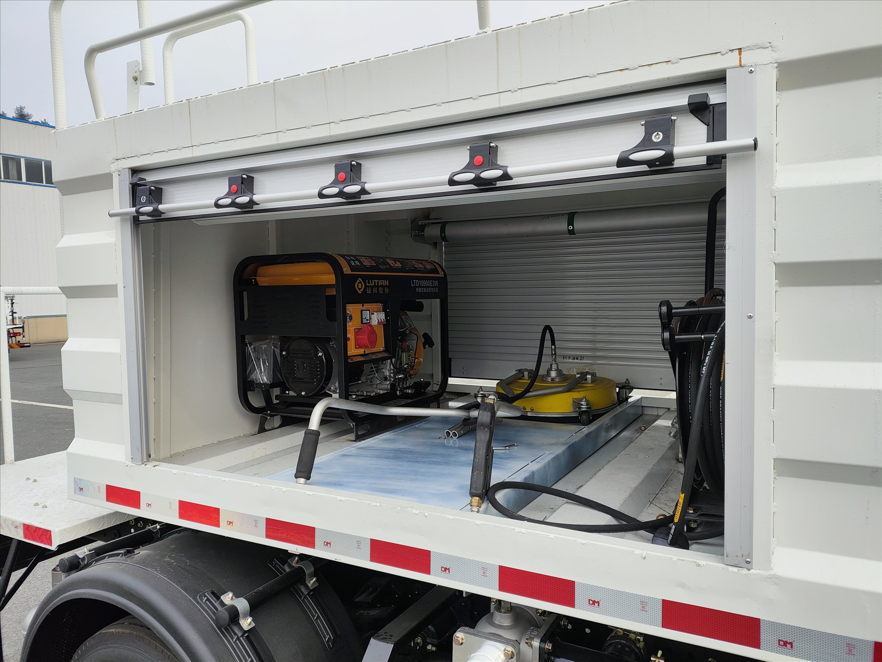 漢成牌HCS5041TYHSEH6路面養(yǎng)護(hù)車公告圖片