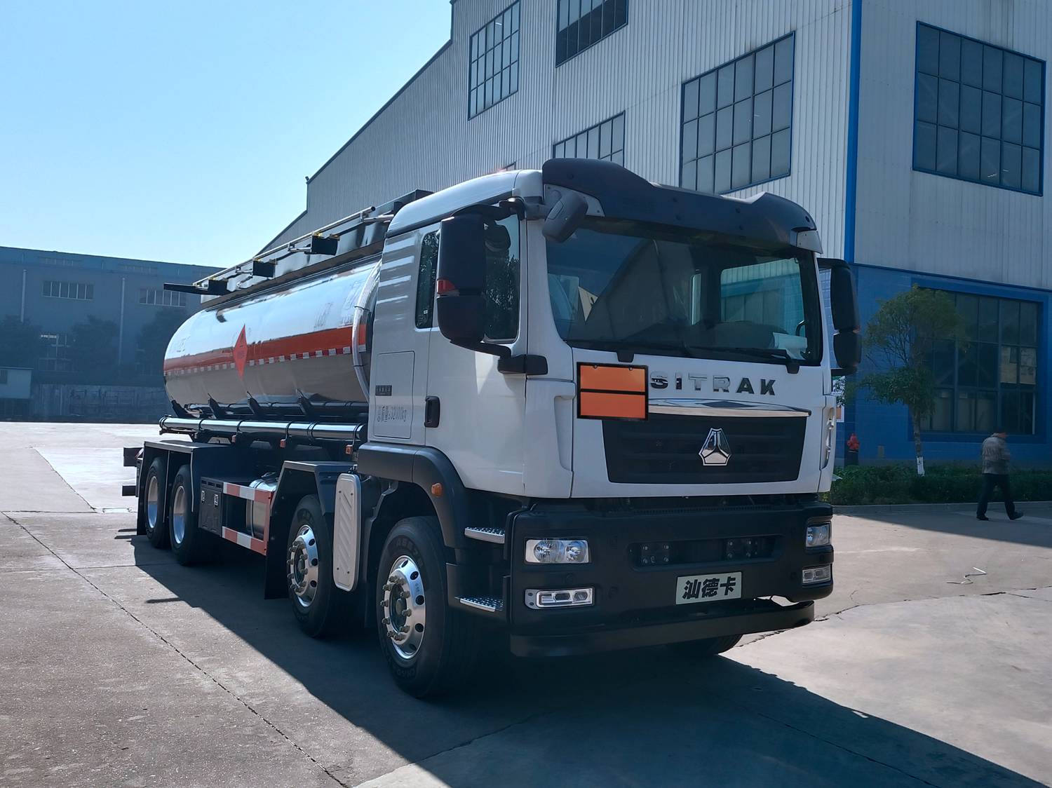 QXC5326GRYZ6D型易燃液體罐式運輸車圖片