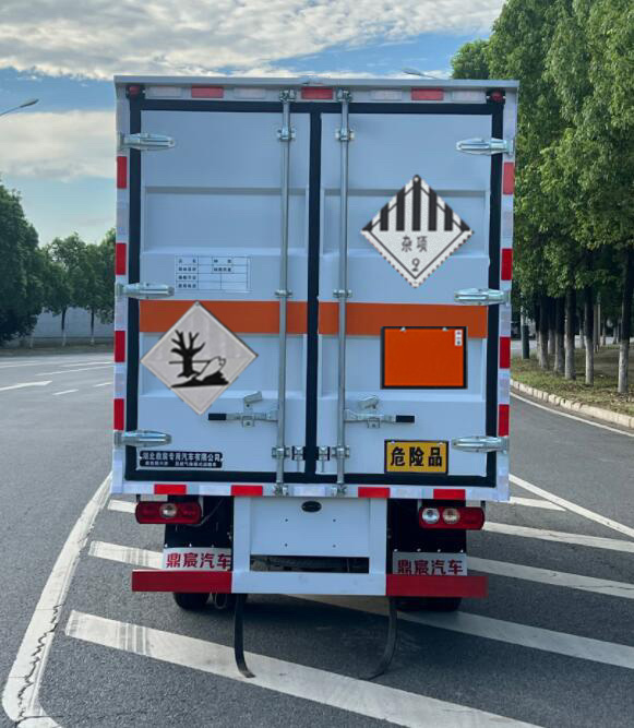 鼎宸騰興牌DCZ5040XZWSH6雜項(xiàng)危險(xiǎn)物品廂式運(yùn)輸車(chē)公告圖片