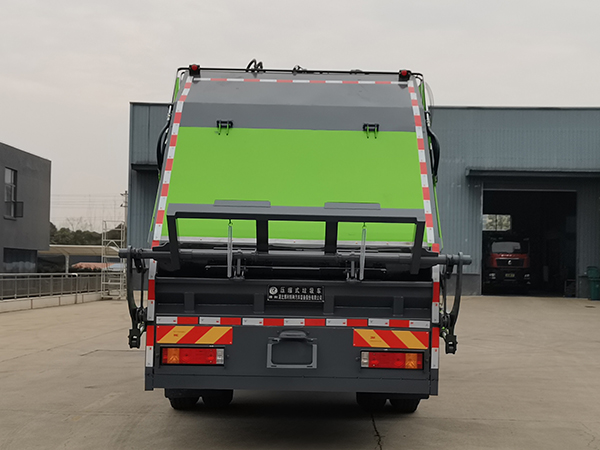博利牌BLT5188ZYSS6WL壓縮式垃圾車(chē)公告圖片