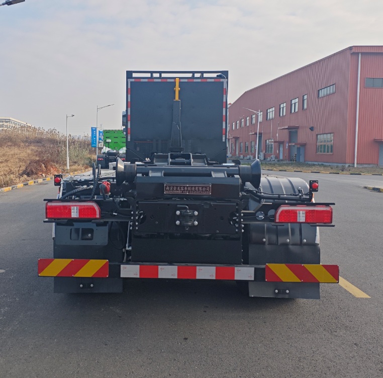 創(chuàng)維牌NJL5310ZXXKHKBEV換電式純電動(dòng)車廂可卸式垃圾車公告圖片
