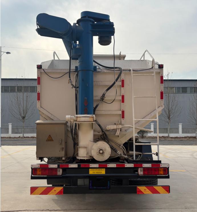 祥農(nóng)達牌SGW5180ZSLBEVBJ純電動散裝飼料運輸車公告圖片