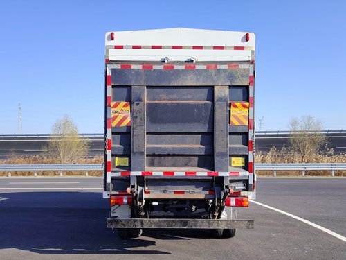 豪曼牌ZZ5048CCYG17FBD倉柵式運(yùn)輸車公告圖片