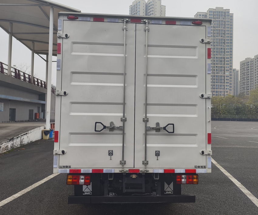 江鈴牌JX5041XXYTCP26廂式運(yùn)輸車公告圖片