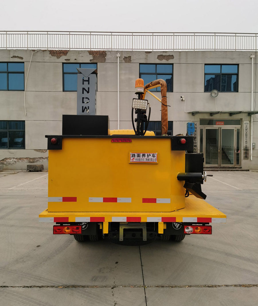 鴻天牛牌HTN5031TYH路面養(yǎng)護(hù)車(chē)公告圖片