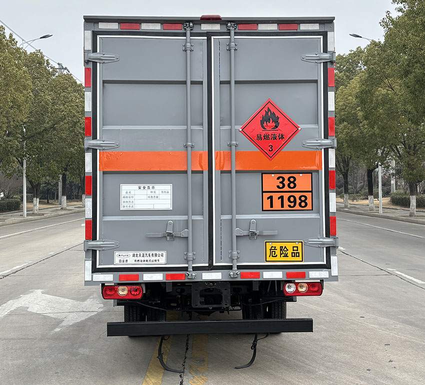 日途牌HTY5033XRYSH6易燃液體廂式運(yùn)輸車公告圖片