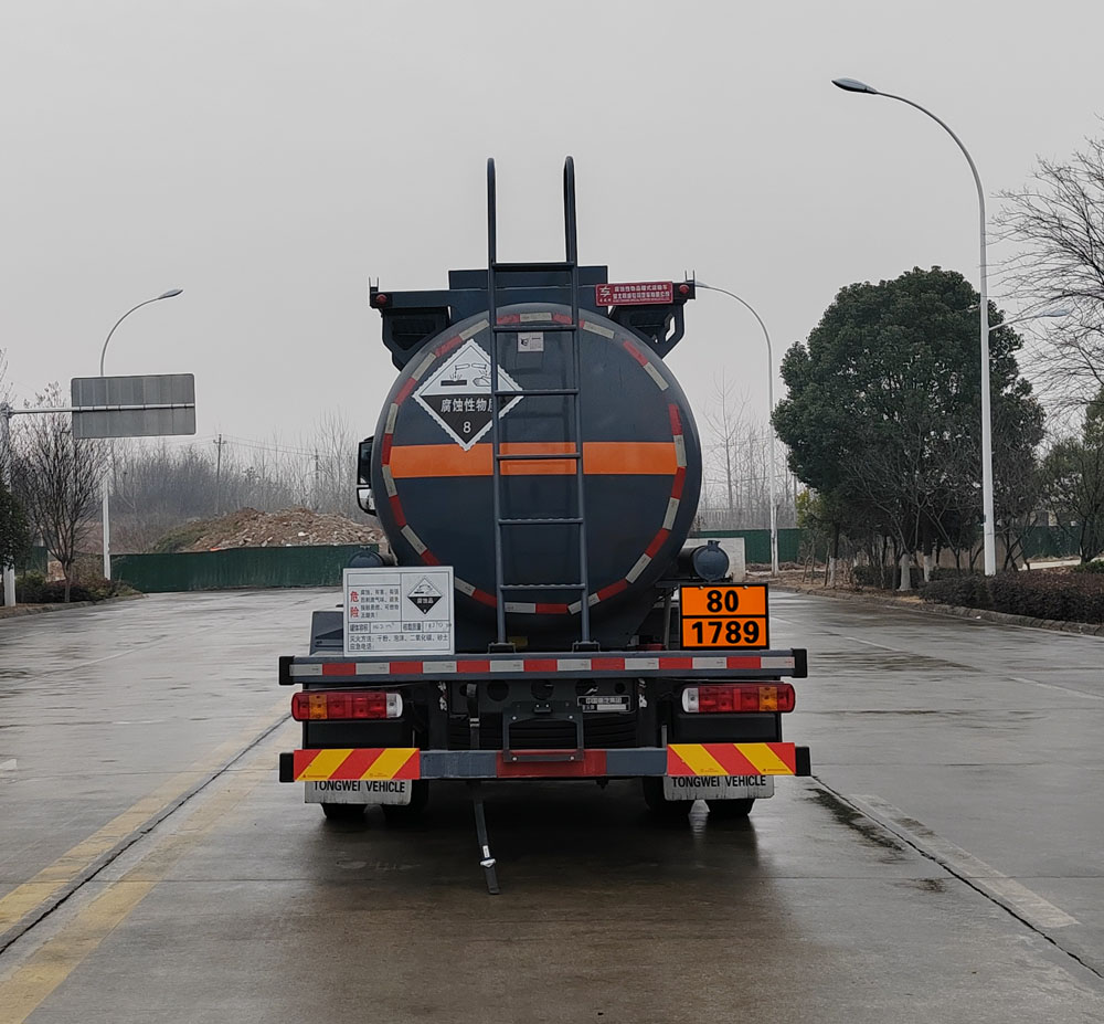 專威牌HTW5187GFWZZ6腐蝕性物品罐式運輸車公告圖片