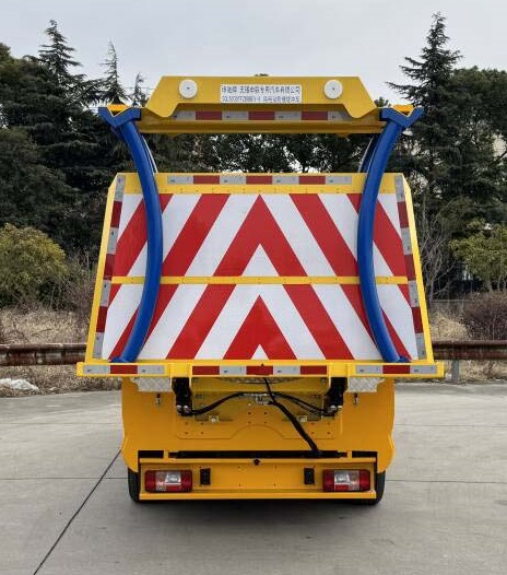 申馳牌SQL5030TFZD8BEV-8純電動(dòng)防撞緩沖車公告圖片