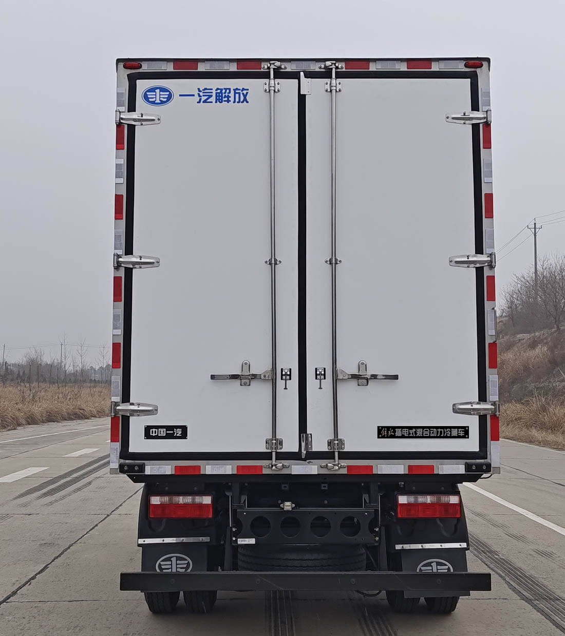 解放牌CA5040XLCP40K1L2E6PHEVA84插電式混合動(dòng)力冷藏車公告圖片